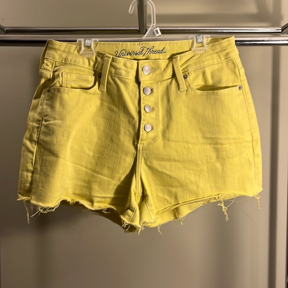 Universal Thread shorts size 6